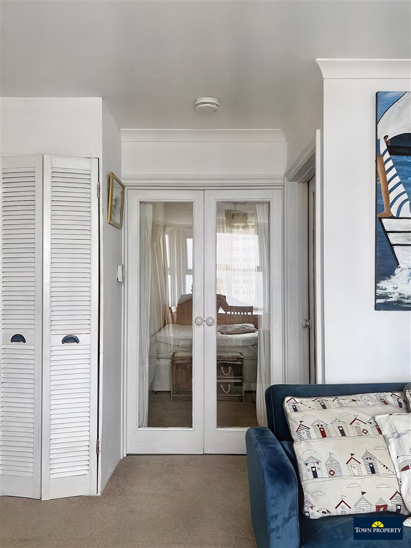 Property Details for Marine Parade Eastbourne BN21 3DX Town Property